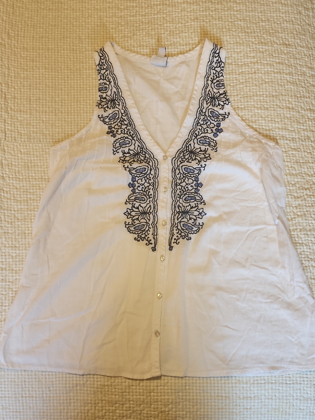 Converse White Sleeveless V-Neck Button-Front Tank With Navy Embroidery